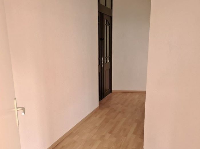 * Günstige 2-Zimmer mit Einbauküche und Wannenbad in ruhiger Lage! * – flur2