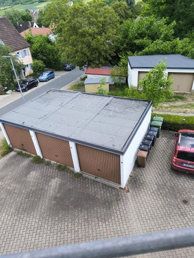 Schöne 3 Zimmer Dachgeschosswohnung mit Weitblick in ruhiger Lage in 91238 Offenhausen – Garage