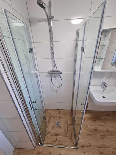 Haus statt Wohnung: 3-ZKB+Garten+Terrasse+Garagen – Dusche