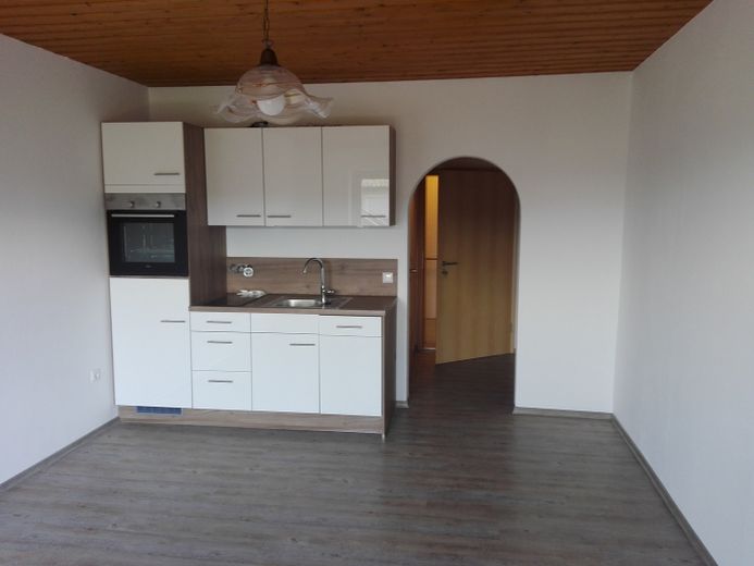 2 schöne 2-Zimmer Wohnungen mit Panoramablick, Balkon u. Küchenzeile u. 2 Duschbädern zu vermieten – (Wohn-)Küche