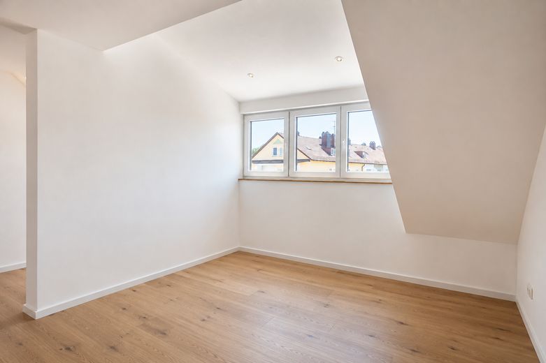 Piso de 2 habitaciones reformado con alta calidad | 47,5 m² | cocina nueva | sin comisión – Wohnzimmer