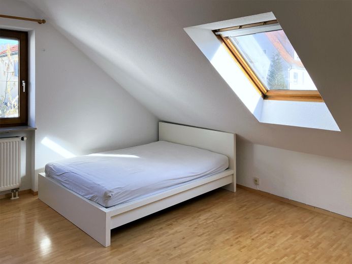 Lichtdurchflutetes Architektenhaus in innenstadtnaher & ruhiger Sackgassenlage mit großem Garten – Kinderzimmer DG