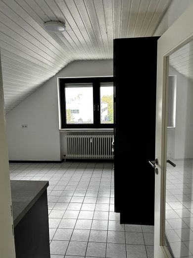Appartement lumineux de 3 pièces sous les combles avec balcon – Photo 7