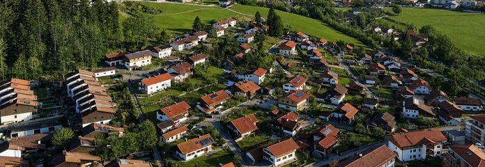 Teilbares Baugrundstück mit Bergblick – ideal für Doppelhaus/MFH oder EFH – Die Berge vor der Haustüre