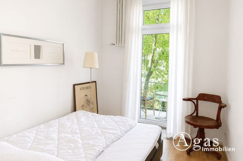 Charmante 2-Zimmer-Wohnung mit Balkon im Herzen von Berlin-Charlottenburg – Schlafzimmer