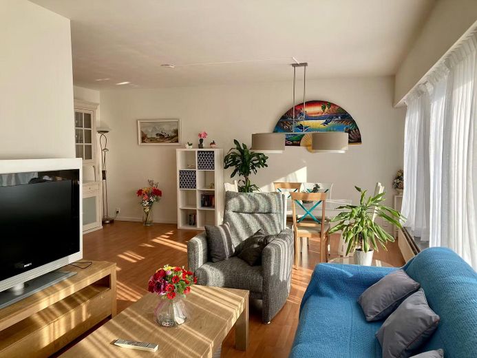Komplett möblierte 3-Zimmer-Wohnung mit 2 Schlafzimmern und Wohnzimmer – Foto 2