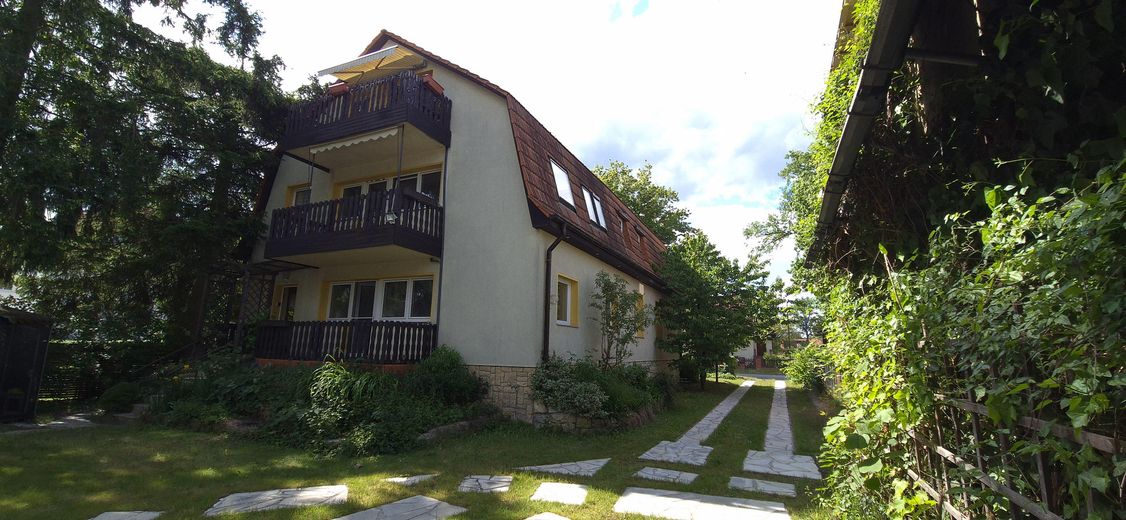 Hausansicht Gartenseite