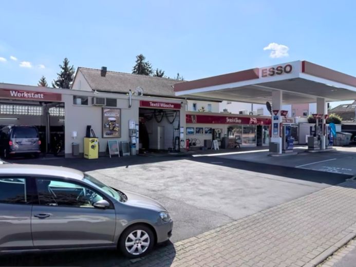 Etablierter Tankstellenstandort mit Werkstatt in Niederdorfelden – Photo 1