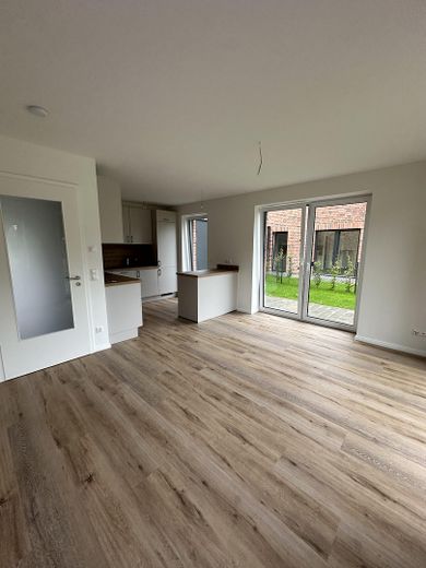 Erstbezug Neubau: Penthouse, 4 Zimmer Wohnung 112 m² Dachterrasse Einbauküche in Neumünster Gadeland – Beispiel Wohnzimmer Erdgeschoß