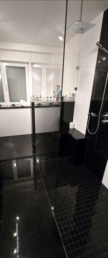 Gemauerte Riesendusche