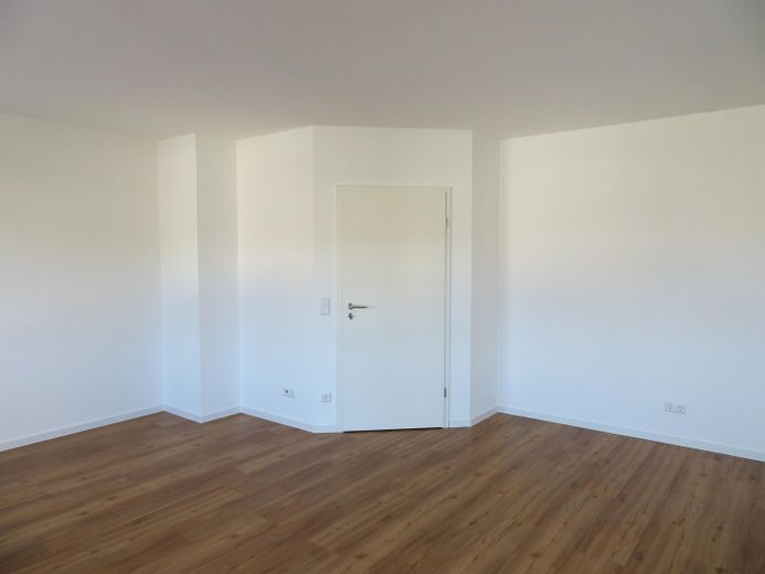 *Erstbezug nach Sanierung* 4 ZKB-Whg. 104 m² mit Terrasse & optionaler EBK – Wohnzimmer 3