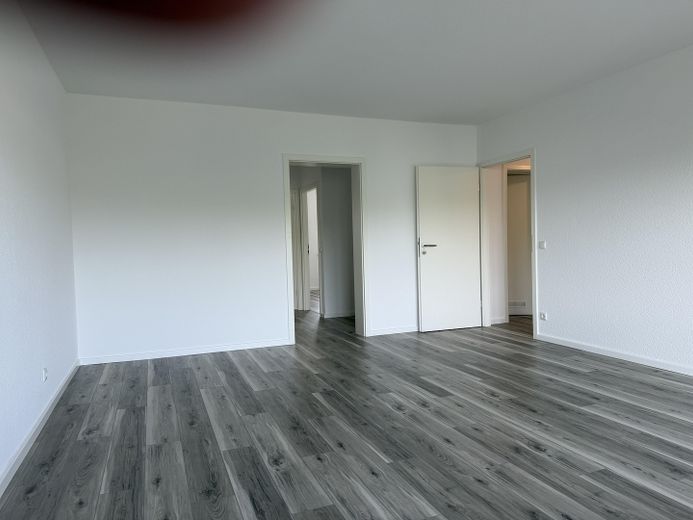 3-Zimmer Wohnung (80qm) mit Balkon in Mainz-Gonsenheim – Wohnzimmer
