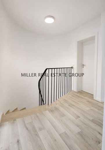 Gepflegtes Reihenmittelhaus in Ingolstadt-Süd mit Südwest-Garten, Terrasse, Keller und Garage! – Flur OG