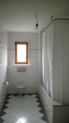 Stilvolle DG-Galerie-Wohnung in 85386 Eching – ETWE Bad 1