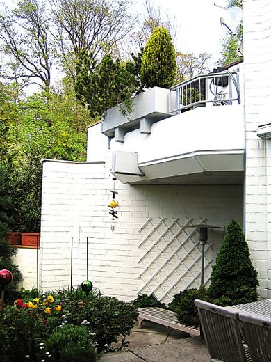 Garten mit Balkon /Ausschnitt 