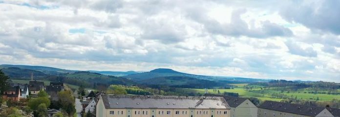 Neuwertige 4-Raum-Wohnung mit Balkon und Einbauküche in Wolkenstein