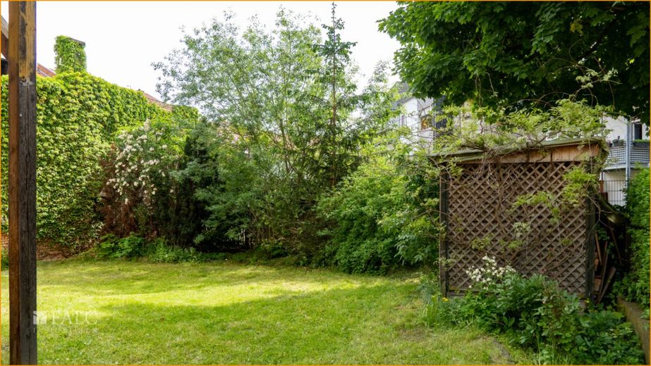 Potenzial für`s Kapital: Solides, ausbaufähiges und attraktives Mehrfamilienhaus in schöner Lage – Garten/Stellplätze