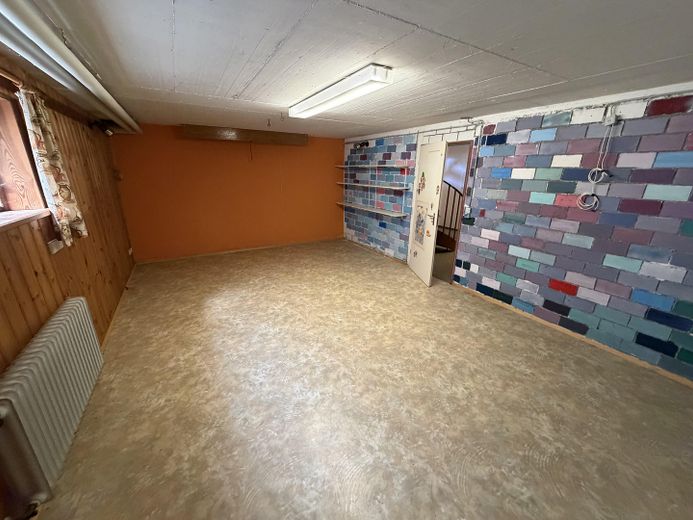 No commission! Prime location! Terraced house with expansion potential, energy rating B – Großer Partyraum