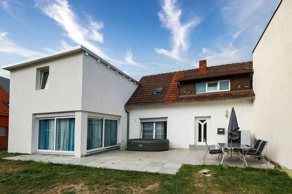 Abitare moderno con carattere: 6 locali, 150 m², pompa di calore ed elegante ampliamento, vicino alla città -libero