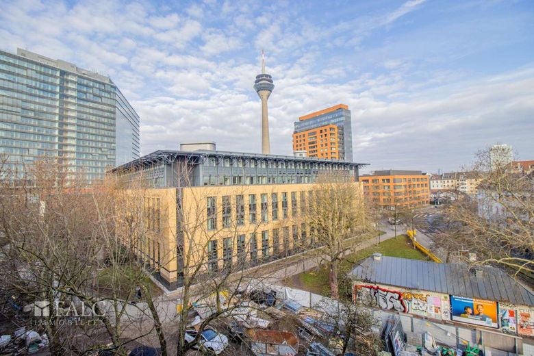 Just do it ! Neubau-Wohnung nur 500 Meter vom Rheinturm entfernt – Ausblick aus Ihrer Wohnung