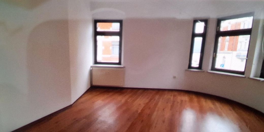 Inmueble de inversión: edificio plurifamiliar con unidad comercial - alquilado, se vende por motivos de edad – Wohnzimmer links