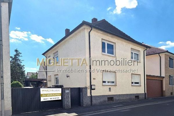 Freistehendes Haus mit Baugenehmigung zum 4-Familienhaus mit Doppelparker