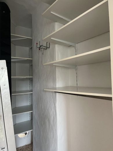 OG-begehbarer Kleiderschrank