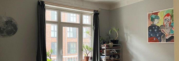 Wohnzimmer mit Balkon