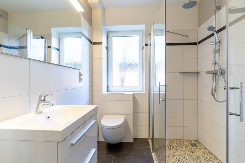 Bad inkl. großer Regendusche