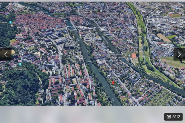 Działka budowlana nad Izarą z zatwierdzoną decyzją wstępną dotyczącą budowy domu jednorodzinnego / domu dwu­rodzinnego lub budynku wielorodzinnego