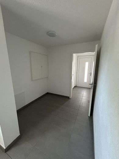 203 m² | Neubau 2021 | Garten | 2 Garagen | Wärmepumpe | Frensdorf – Eingangsbereich