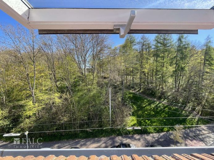 Attraktive 2 Zimmer Wohnung mit Parkplatz und Balkon – Sicht nach draußen