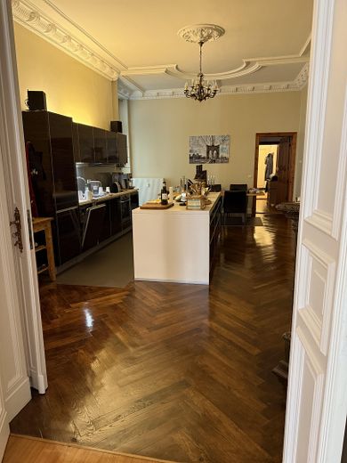 Repräsentative Altbauwohnung in zentraler Lage – Foto 8
