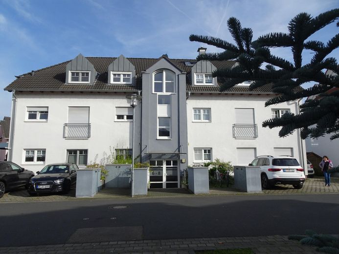 5 Zi.-Maisonette mit Garten, Terrasse und Carport in Mühlheim in ruhiger Anliegerstraße – Vorderansicht