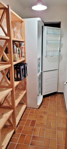 Słoneczne mieszkanie 4-pokojowe z kuchnią, łazienką i WC, balkonem od południa, garażem indywidualnym oraz ogrodem o powierzchni 250 m² w Siegertshofen Fischach – Speise