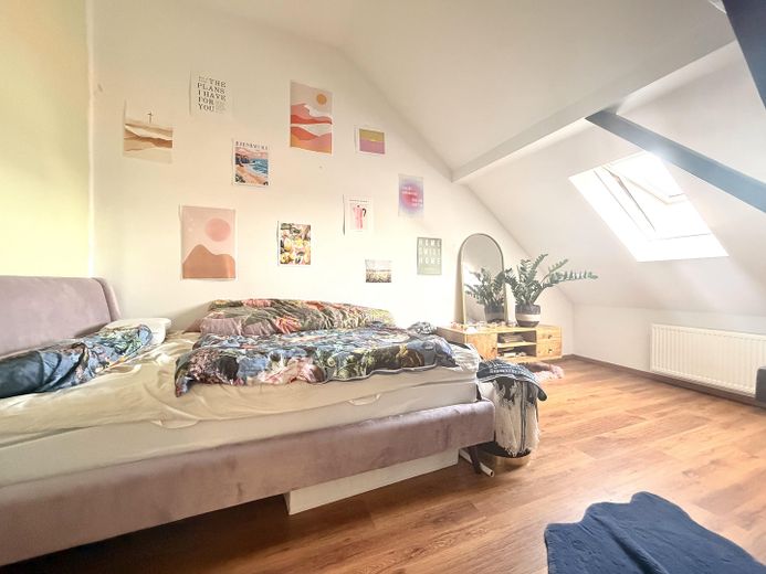 Einzigartiges Dachgeschoss +++ PROVISIONSFREI +++ 4 Zimmer, offene Balken & viel Tageslicht + Garage – Raum 3