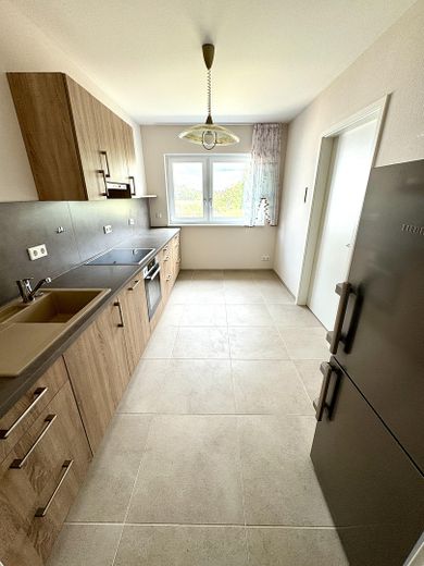 Zo goed als nieuw appartement in een meer-generatiewoning met garage, geschikt voor ouderen en drempelvrij – Küche