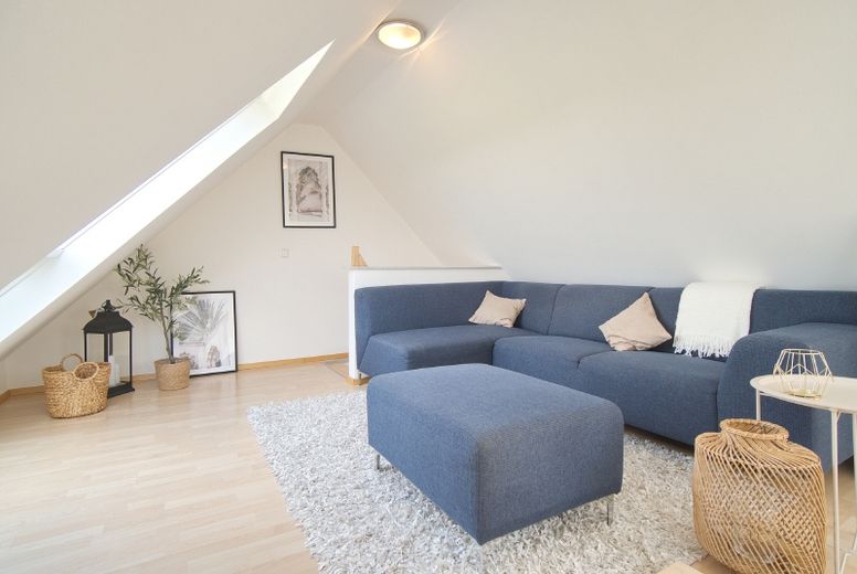 Sehr schöne Maisonettewohnung mit Traum-Ausblick und guter Ausstattung, PKW-Stellplatz direkt am Haus – 9d43922c0666846f07d7f683277e15337a9486b7.jpg