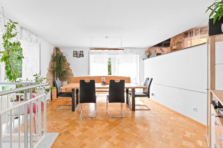 Maisonette mit großer Süd-West-Terrasse + Balkon, Solar, 2 Badern & 2 TG-Plätzen – Parknähe – Foto 3