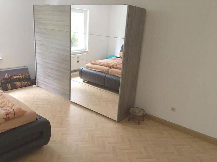 Sehr schöne, helle  2 Zi - Whg mit Einbauküche, Süd-Balkon und Autostellplatz in Augsburg - Pfersee – Foto 2