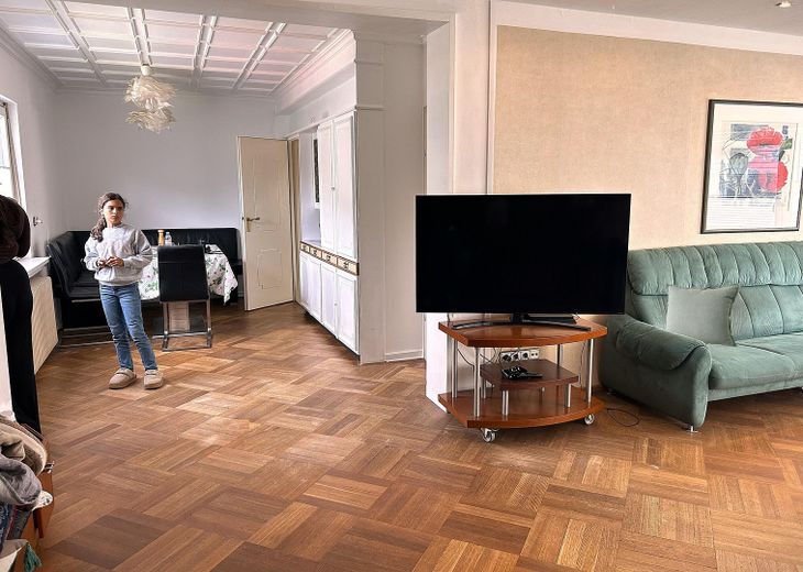 Doppel-Idylle in 37296 Ringgau: 2 Häuser am Bach in perfekter Pendlerlage! – Wohn-Esszimmer Hinteres haus