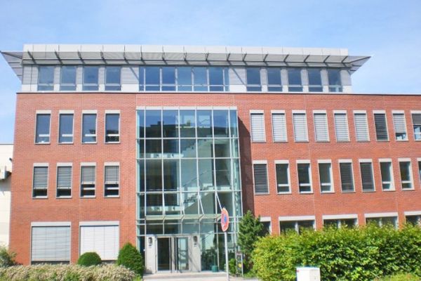 KLE!N - Senza commissione - Luminosi spazi ufficio con carattere loft