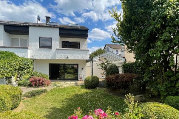 Maison avec jardin - maison mitoyenne de bout dans un bel emplacement établi à BB