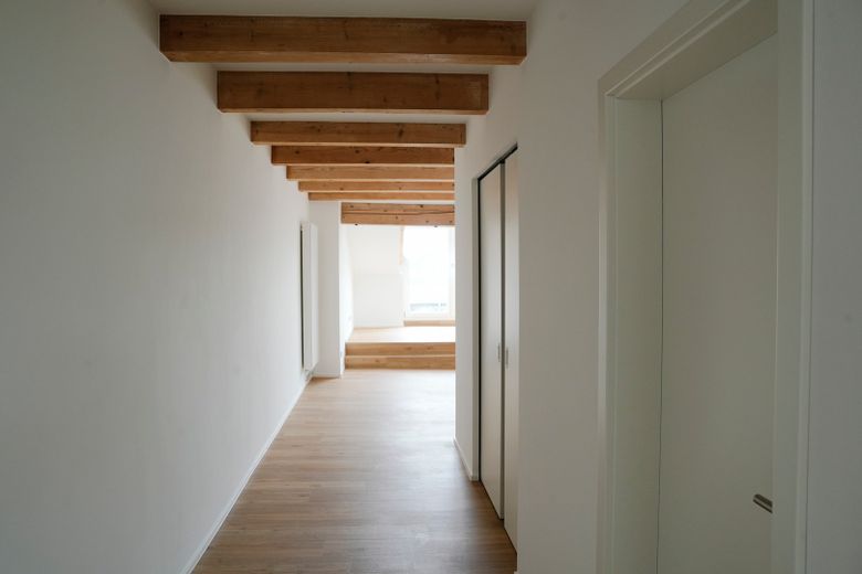 Maisonette-Wohnung (WE06), Kaiserstraße, ein Traum für Kenner und den besonderen Geschmack, ~ 115 m² – Flur untere Ebene zum Balkon