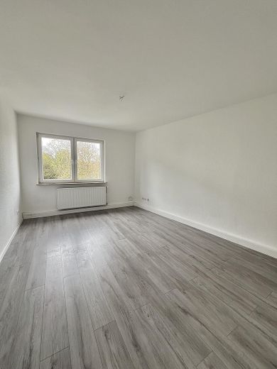 Bel appartement de 3 pièces avec balcon à Hagen – libre à partir du 01.09. – Wohnzimmer