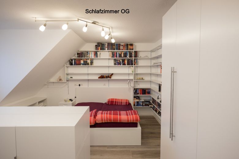 Neuwertige, großzügig geschnittene Doppelhaushälfte (BJ2018) – Schlafzimmer OG