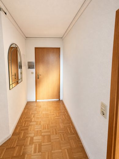 3,5 Zimmer mit Weitblick – clever geschnitten & provisionsfrei – Flur