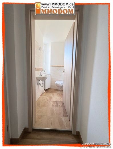 2-Zimmer-Wohnung, NEU RENOVIERT, zu vermieten!
Garage bzw. PKW-Stellplatz im Hof möglich – WC