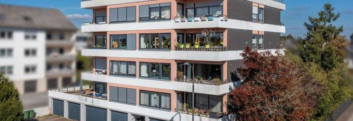 Stattliches Mehrfamilienhaus mit 10 Wohnungen, 6 Garagen und Penthouse mit Ausblick