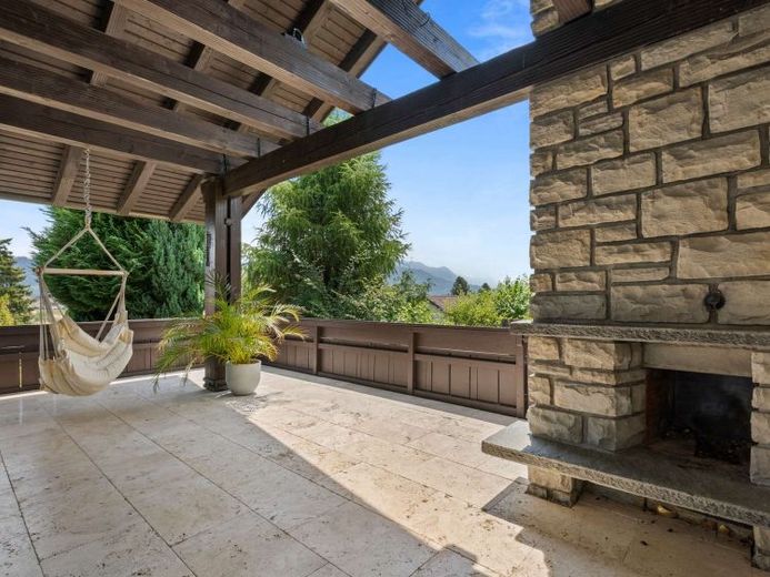 Modernes Zuhause mit Pool und Bergblick – Foto 1